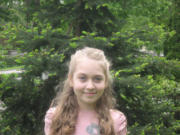 Нелли Щёголева