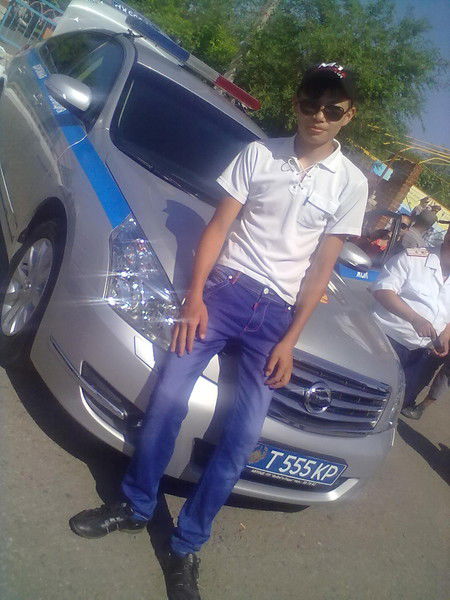 Женис Искаков