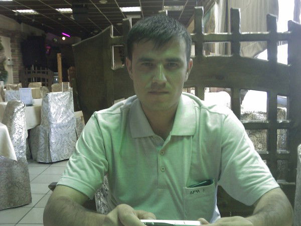 Анвар Авезов