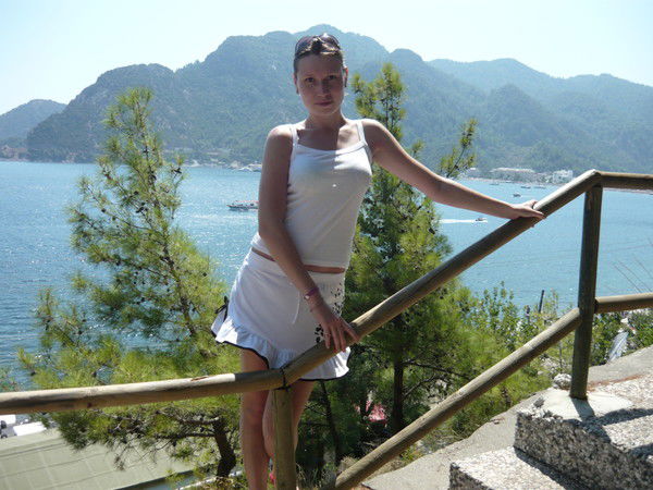 Аня Безменова