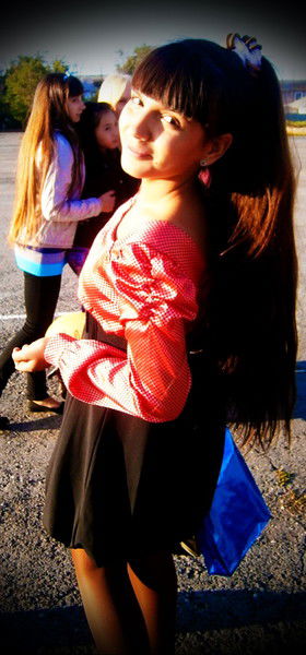 [.оленька Мирошниченко.]