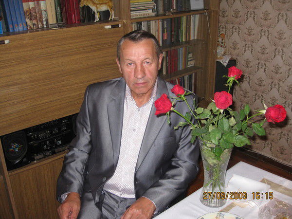 Виктор Карев