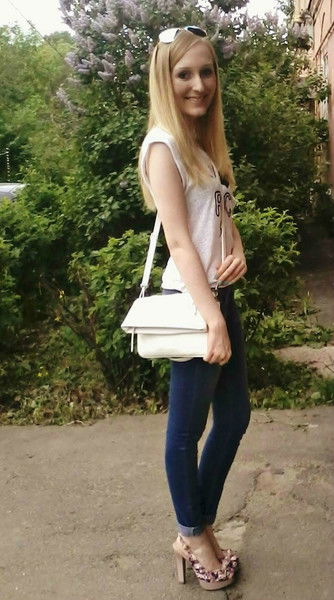 Аня Максимова