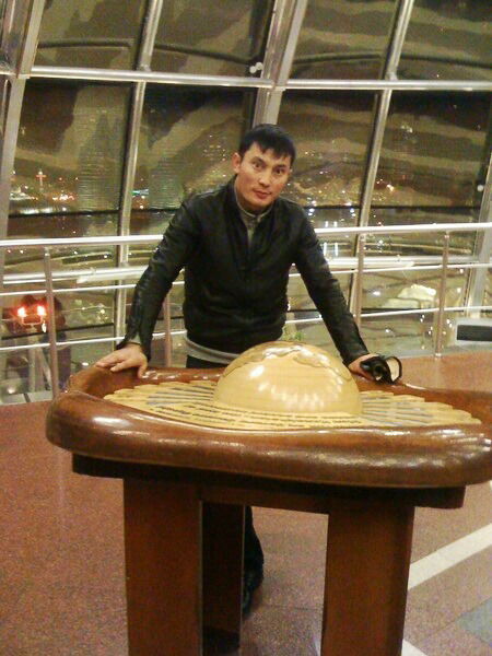 Оралбек Саханов