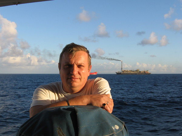 Олег Старков