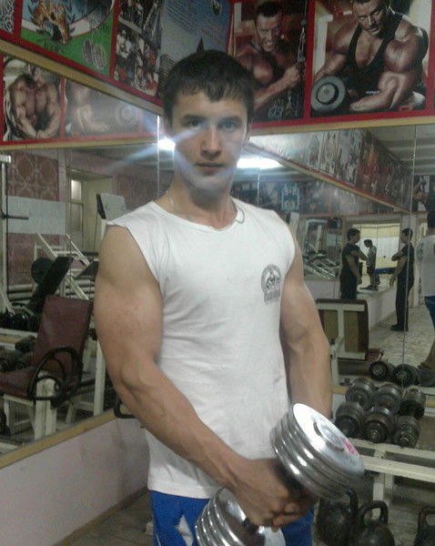 Рустам Кенжаев