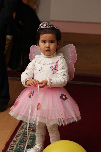 Нодира Холова