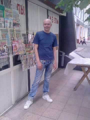 Роман Широкоступ