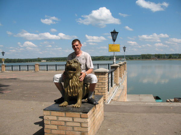 Андрей Леонов