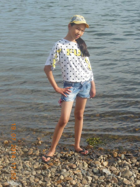 Брюнеточка )))