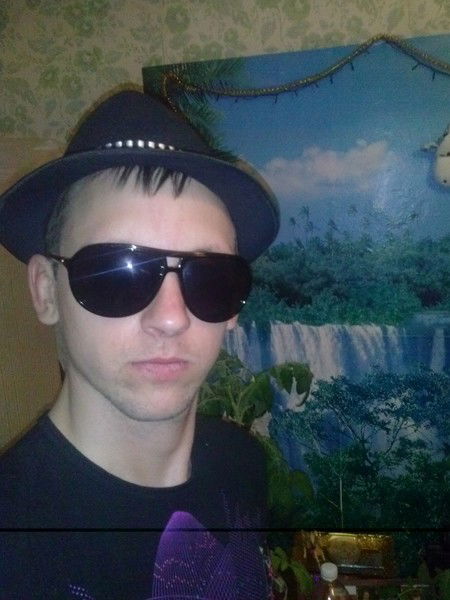 Павел Ларионов