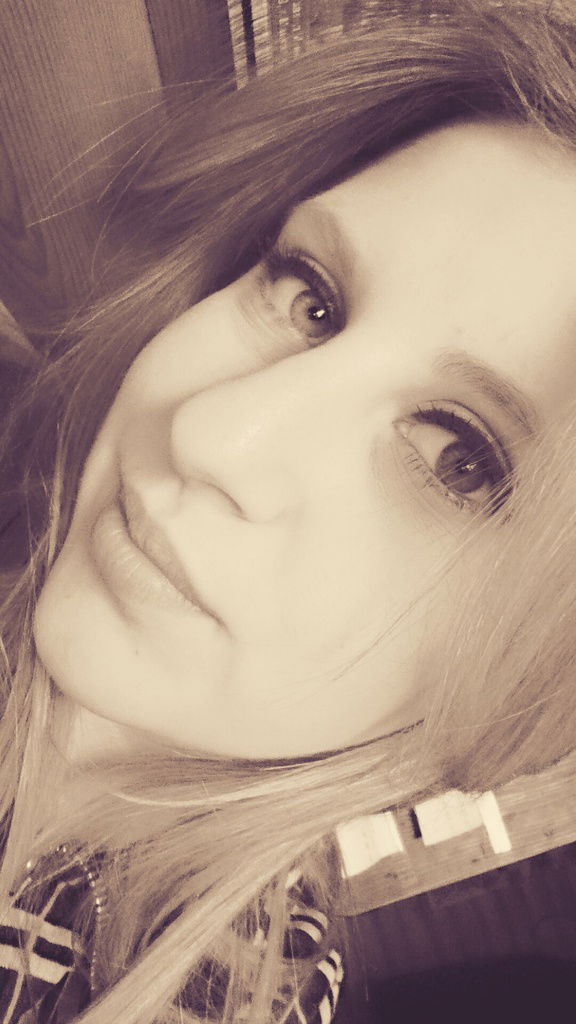 Простая Девчонка ...