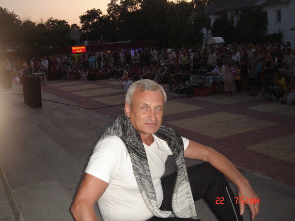 Александр Ларин