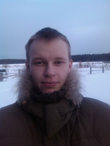 Евгений Ларионов