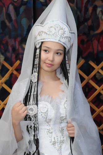 Медина...! Исраилова...!