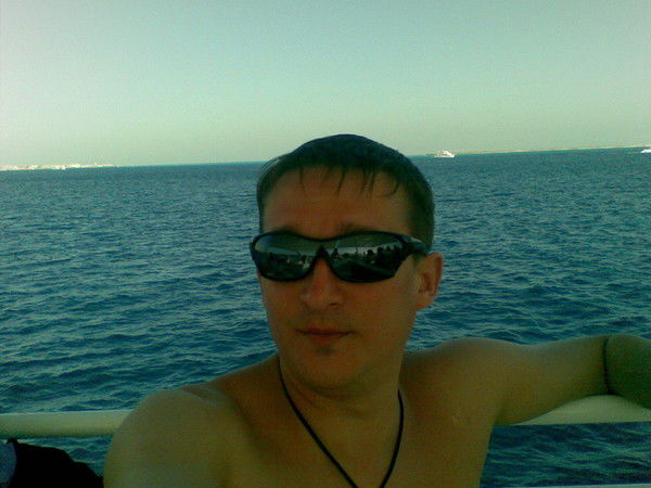 Роман Перов