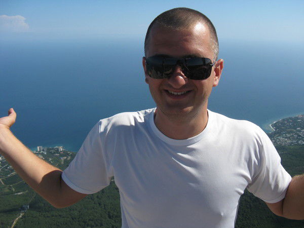 Артём Нетребка