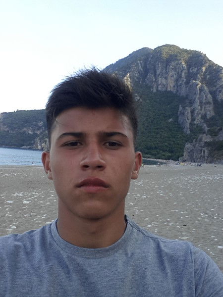 Ворис Муллохолов