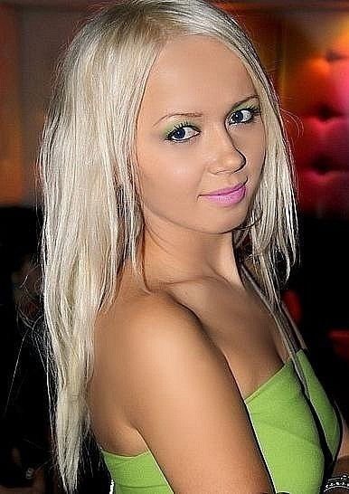 Елена Акундиновa