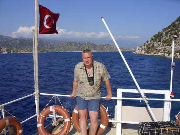 Антон Леонов