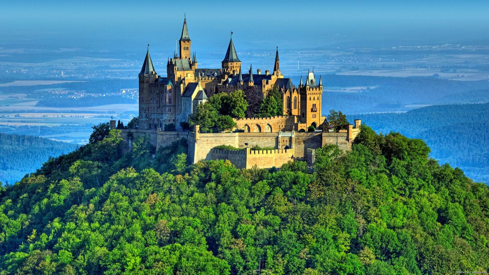 Айым Батталова