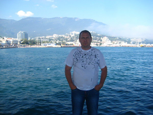 Роман Тихонов