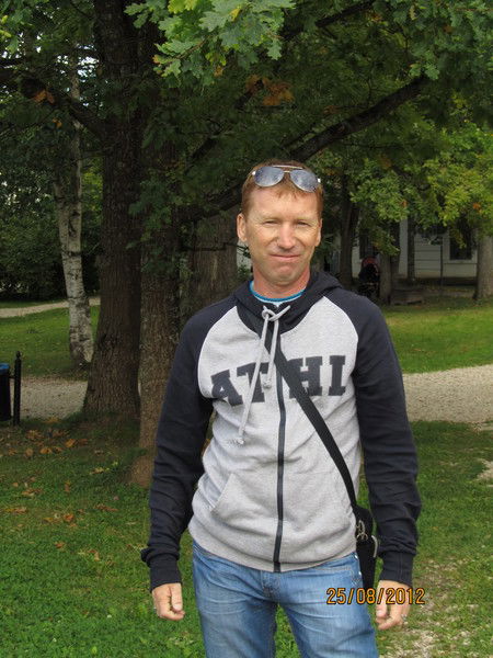 Олег Неверов