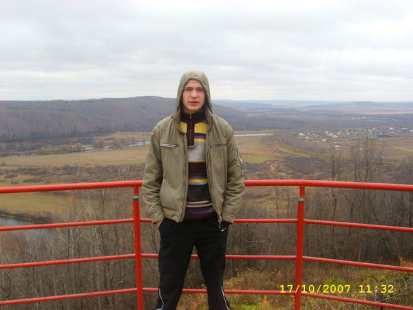 Антон Свеженцев