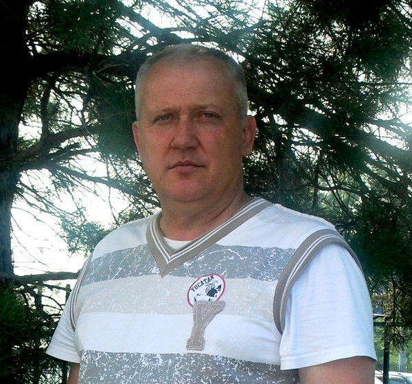 Виктор Манелюк