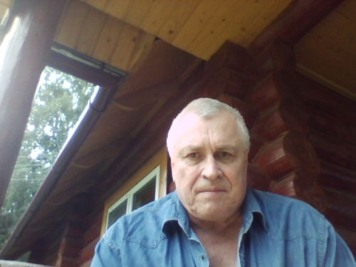 Виктор Петров