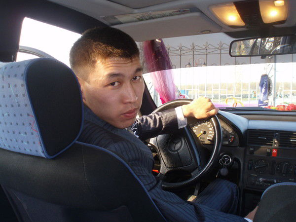 Айбек Рустемханов