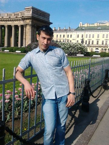 Александр Отаджонов