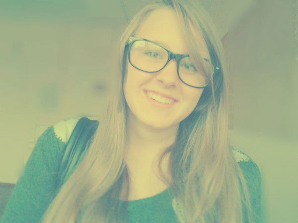 ***анютка*** *********