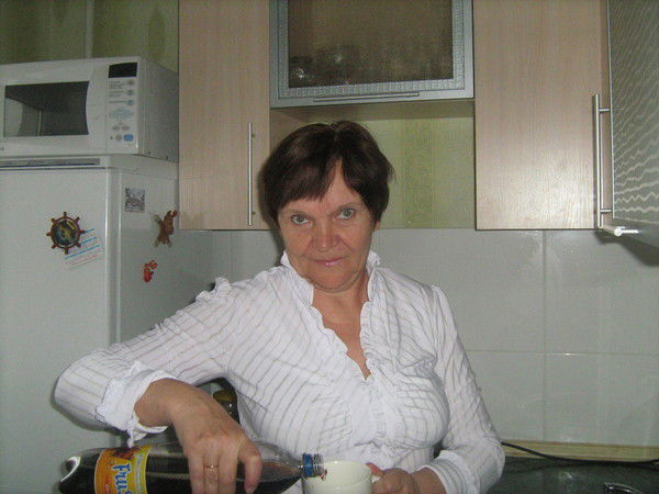 Нина Холдина