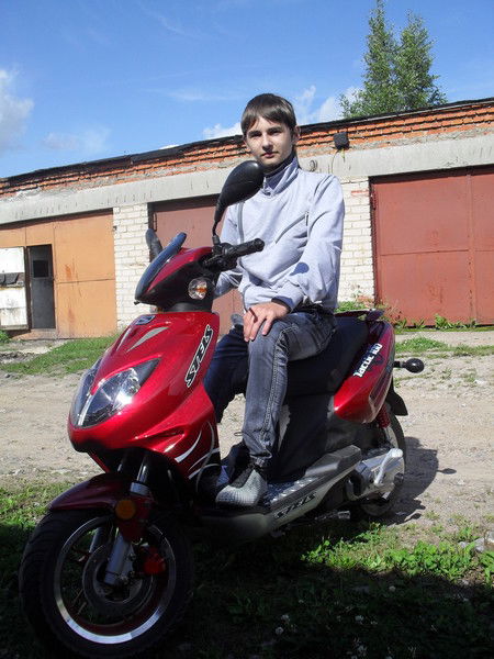 Юрий Леонов