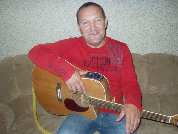 Александр Леухин