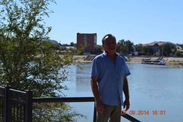 Геннадий Попов