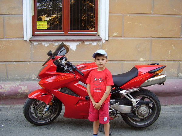 Владислав Ларионов