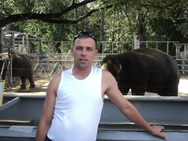 Виктор Адамов