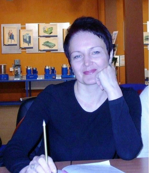 Елена Серова