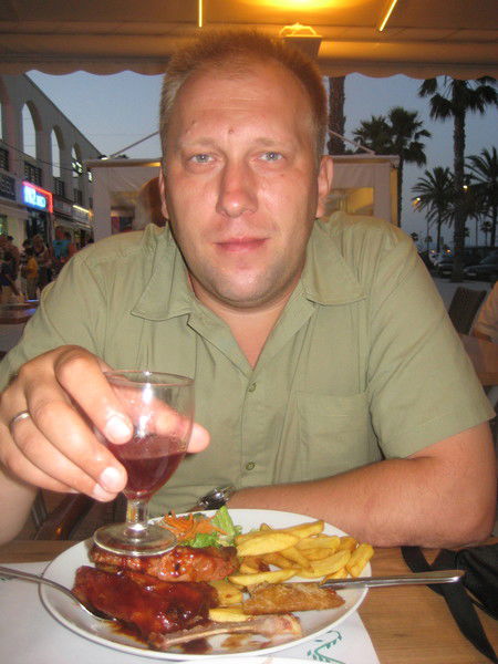 Андрей Серов