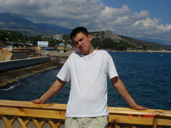 Юрий Власовец