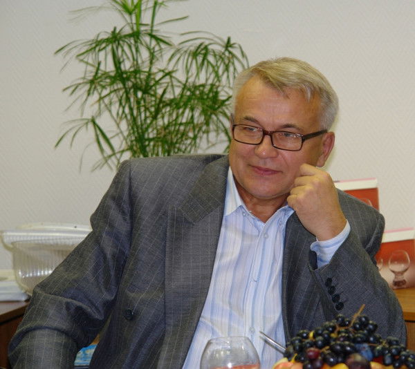 Виктор Олейник