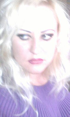 Екатерина @-}-}