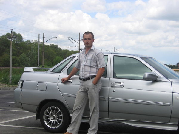 Максим Николаев