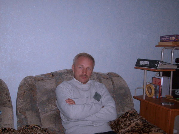 Олег Неуструев