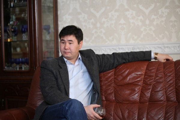 Азат Аманжолов