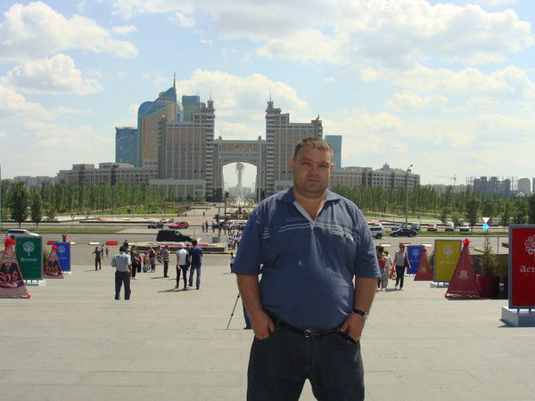 Дмитрий Азаров