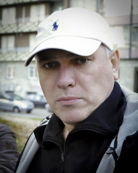 Виктор Петров