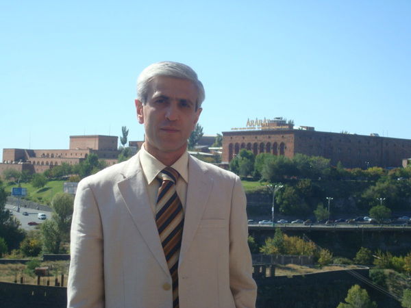 Армен Апресян